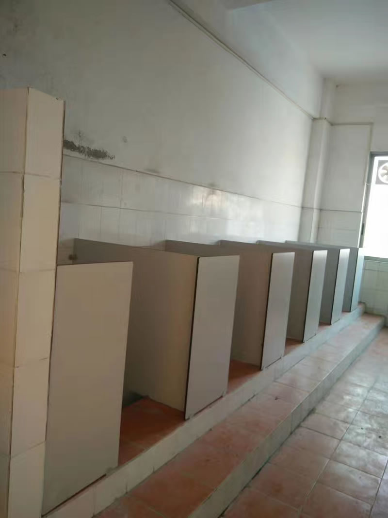 學校公共廁所隔斷